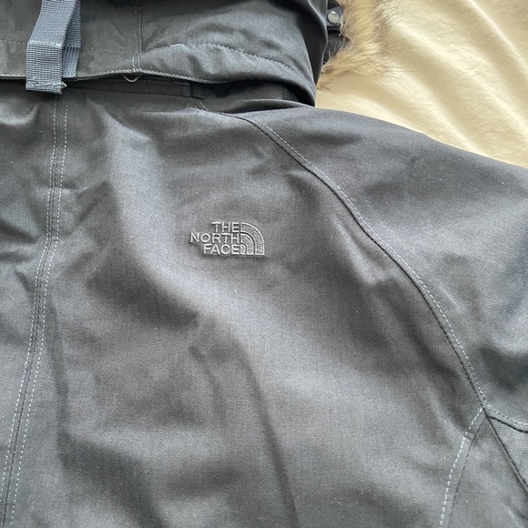 The North Face Women's Navy winter Jacket - Picture 7 of 13